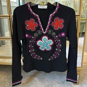 Vintage 90s Dreams Spain Boho Flower Embroidered Bell Sleeve Top. Size L
